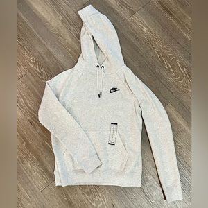 Nike Women’s Heather Gray Fleece Sweatshirt